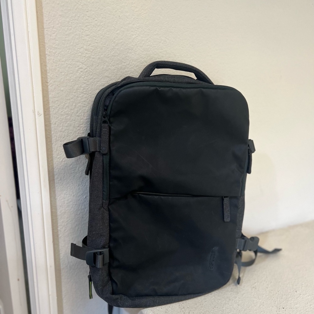 Incase EO Travel Backpack (Black) fits‎ up to 17" MacBook Pro